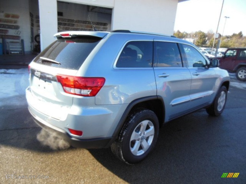 2013 Grand Cherokee Laredo X Package 4x4 - Winter Chill Pearl / Black photo #6