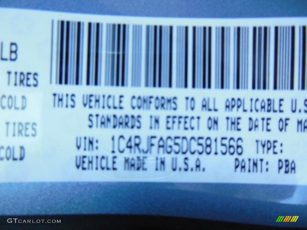 2013 Grand Cherokee Laredo X Package 4x4 - Winter Chill Pearl / Black photo #20