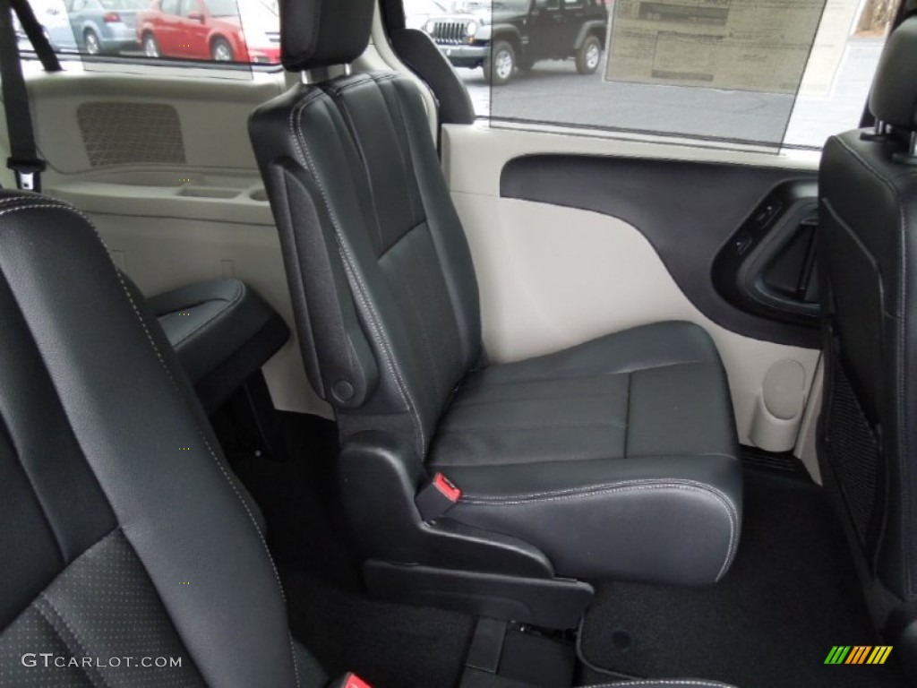 2013 Town & Country Touring - L - True Blue Pearl / Black/Light Graystone photo #20