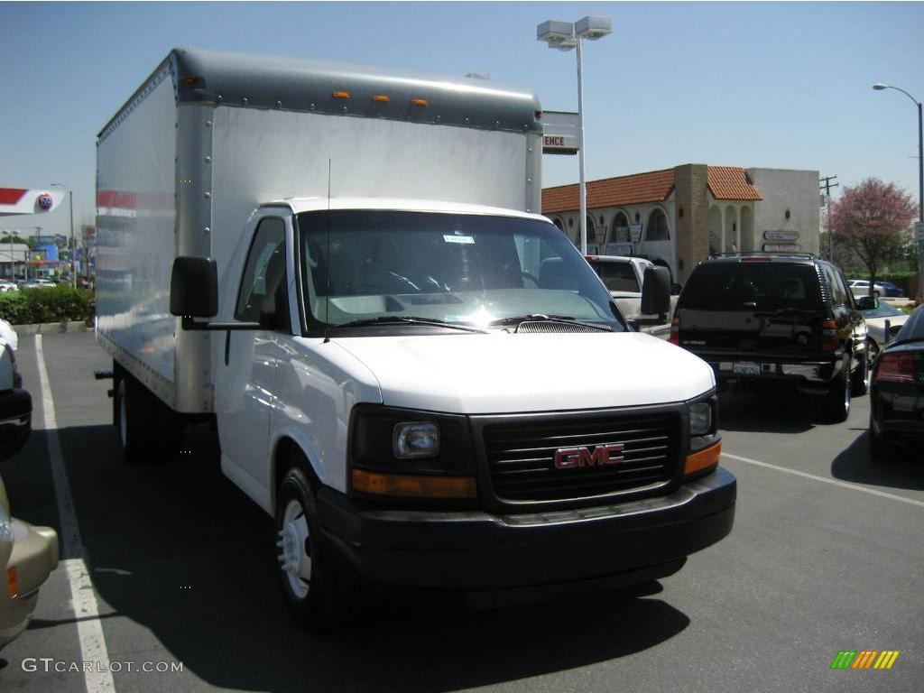 2004 Savana Cutaway 3500 Commercial Moving Truck - White / Gray photo #1