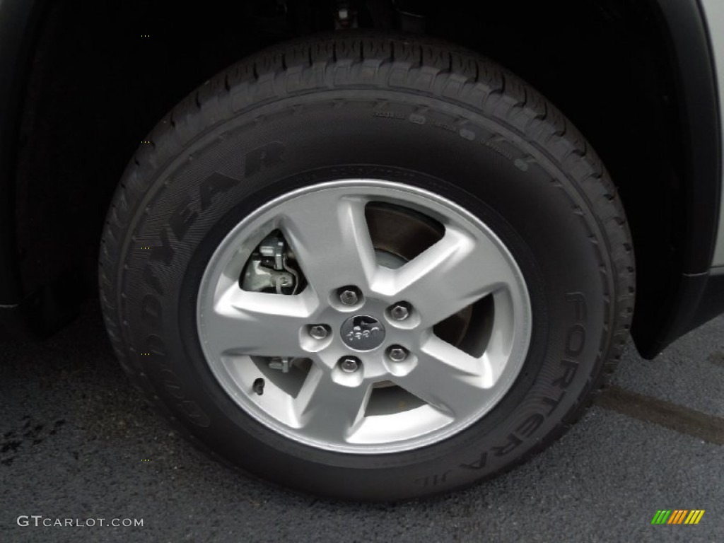 2013 Grand Cherokee Laredo - Bright Silver Metallic / Black photo #20