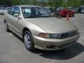 Front 3/4 View of 2001 Galant ES
