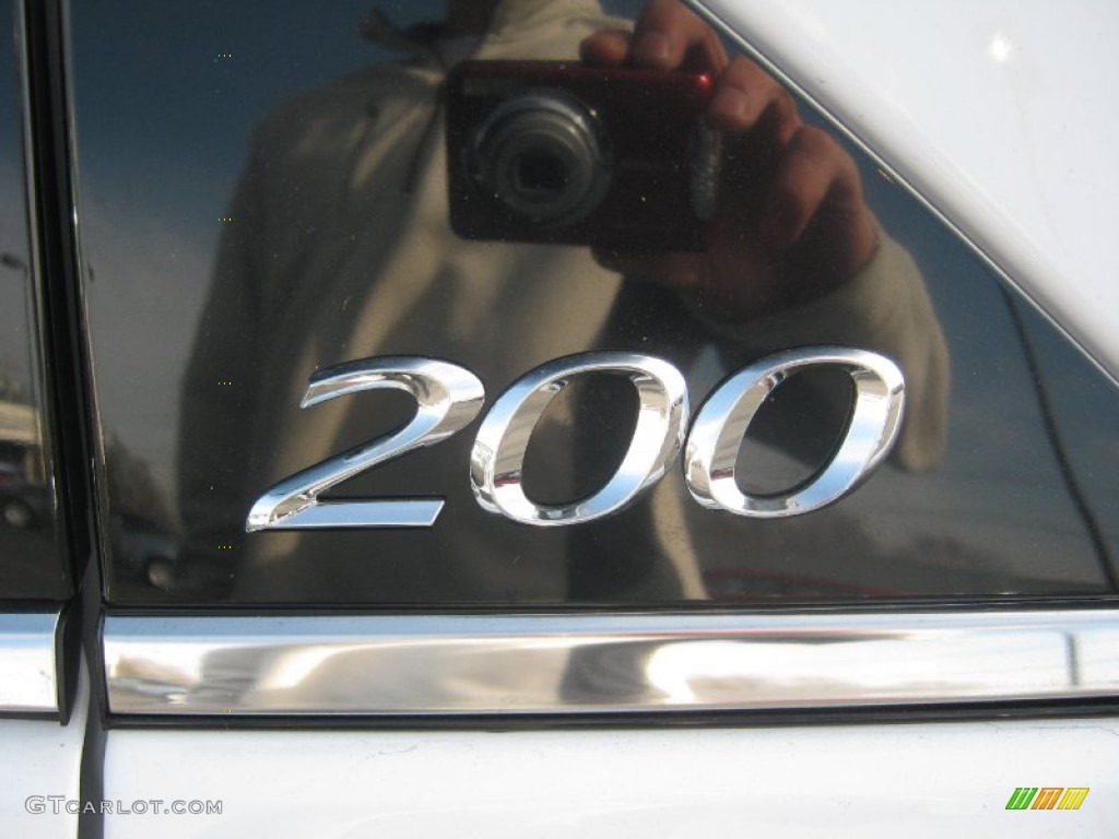 2013 200 Touring Sedan - Bright White / Black photo #19