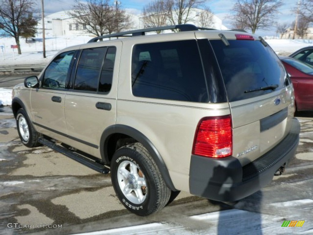 2004 Explorer XLS 4x4 - Pueblo Gold Metallic / Medium Parchment photo #2