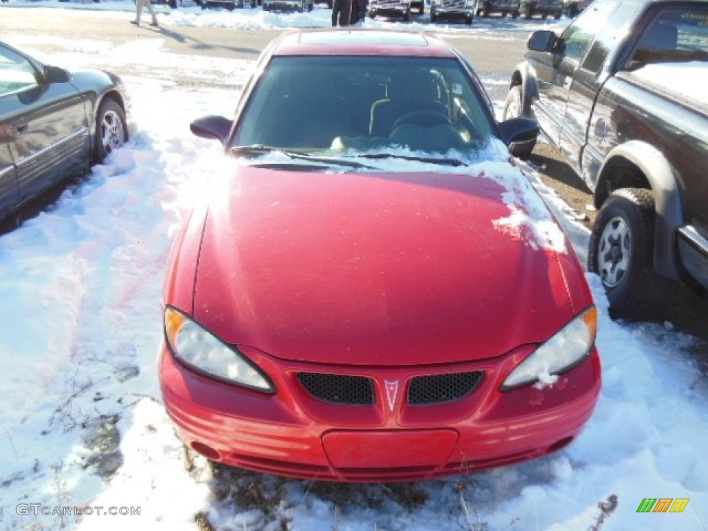 2002 Grand Am SE Coupe - Bright Red / Dark Pewter photo #2