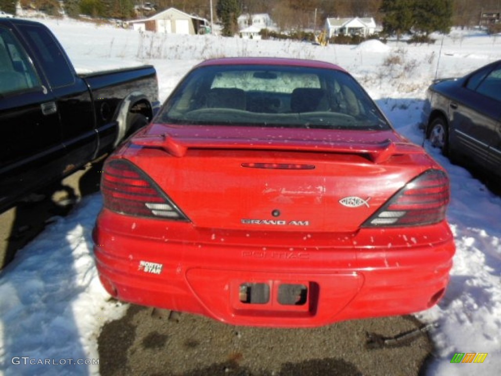 2002 Grand Am SE Coupe - Bright Red / Dark Pewter photo #5