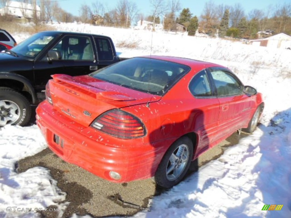 2002 Grand Am SE Coupe - Bright Red / Dark Pewter photo #6