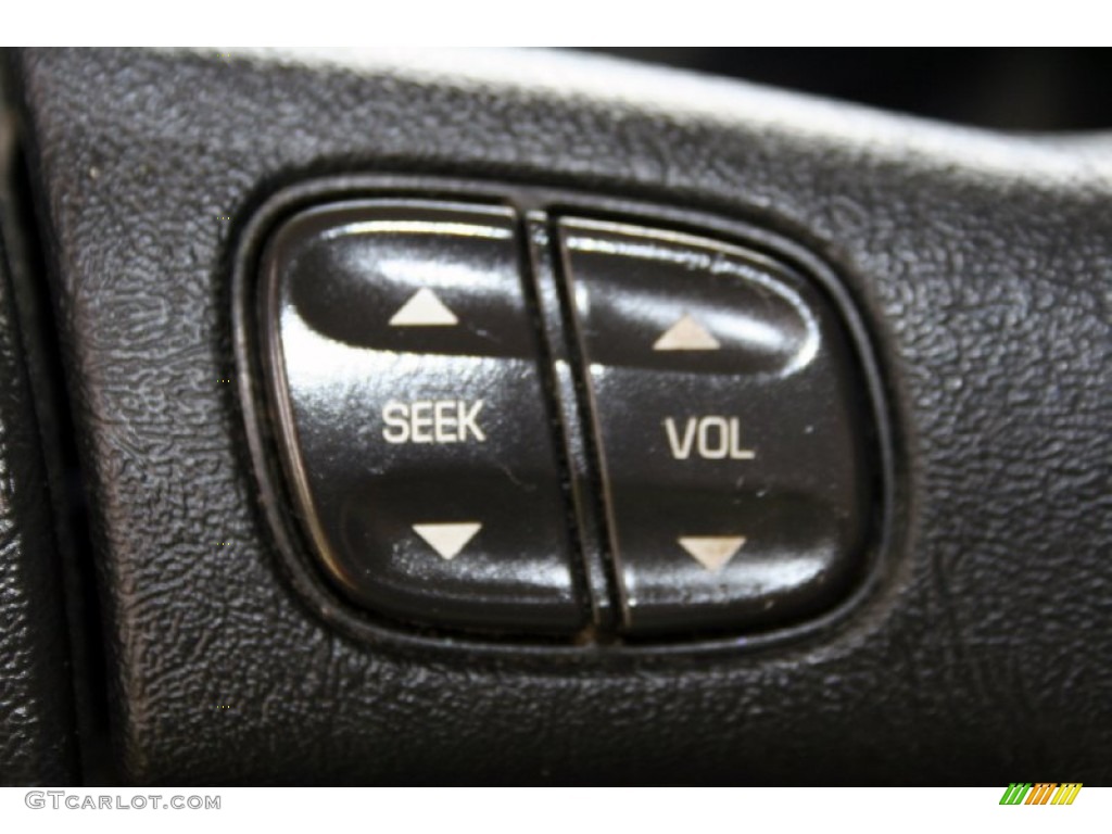 2004 Chevrolet Silverado 1500 LT Extended Cab 4x4 Controls Photo #75534321