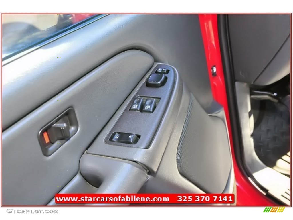 2004 Silverado 1500 LS Extended Cab - Victory Red / Dark Charcoal photo #18