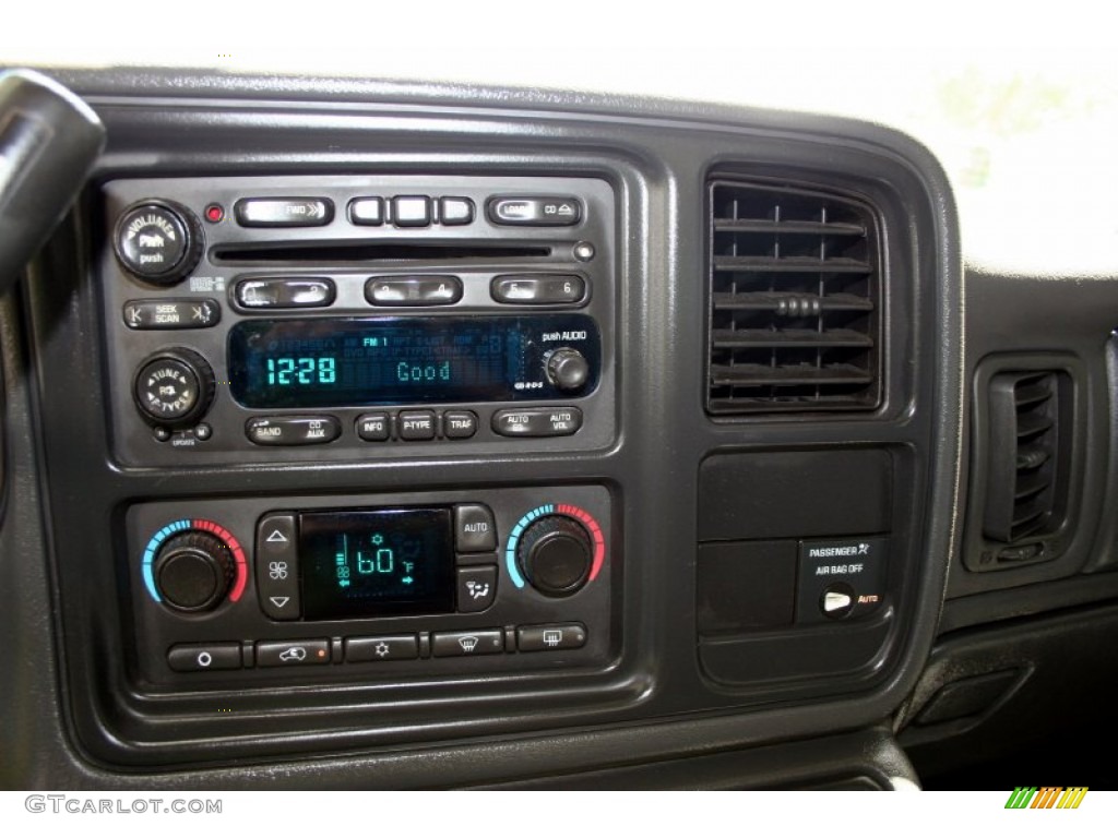 2004 Chevrolet Silverado 1500 LT Extended Cab 4x4 Controls Photo #75534443