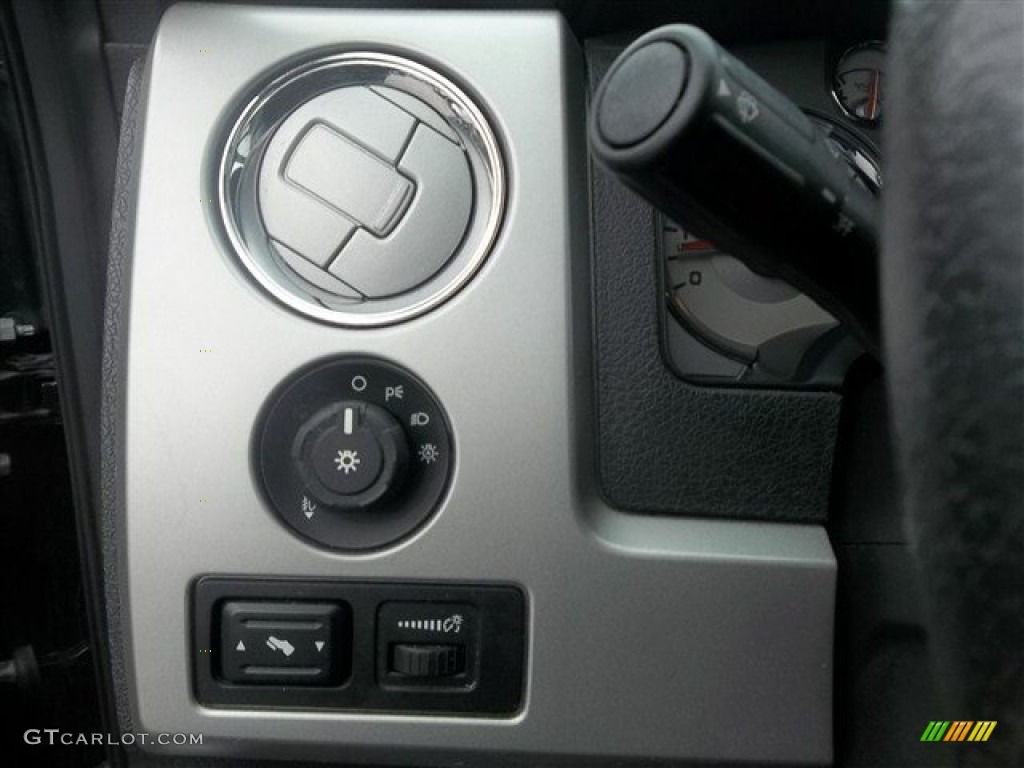 2010 F150 Lariat SuperCrew - Tuxedo Black / Black photo #17