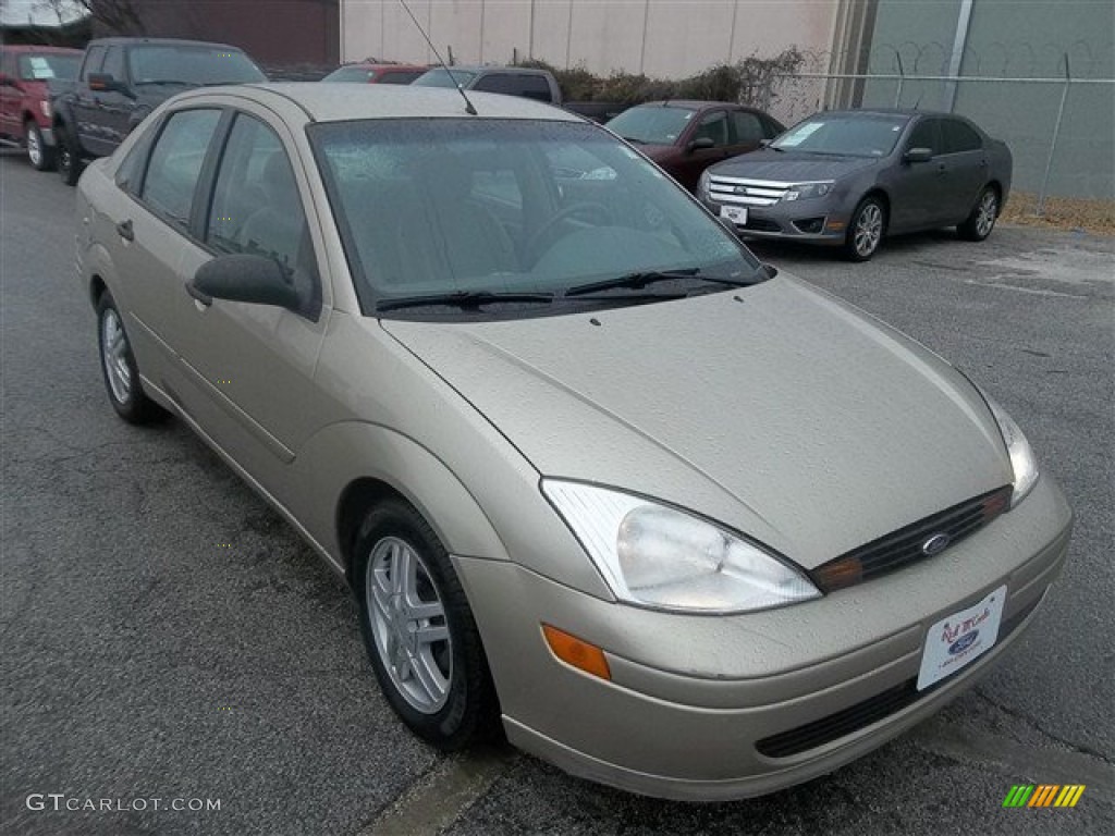 2002 Focus SE Sedan - Fort Knox Gold / Medium Parchment photo #1