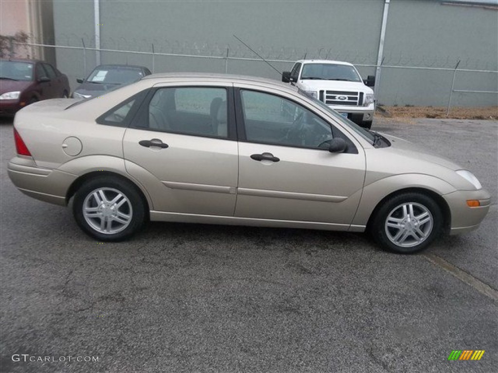 2002 Focus SE Sedan - Fort Knox Gold / Medium Parchment photo #2