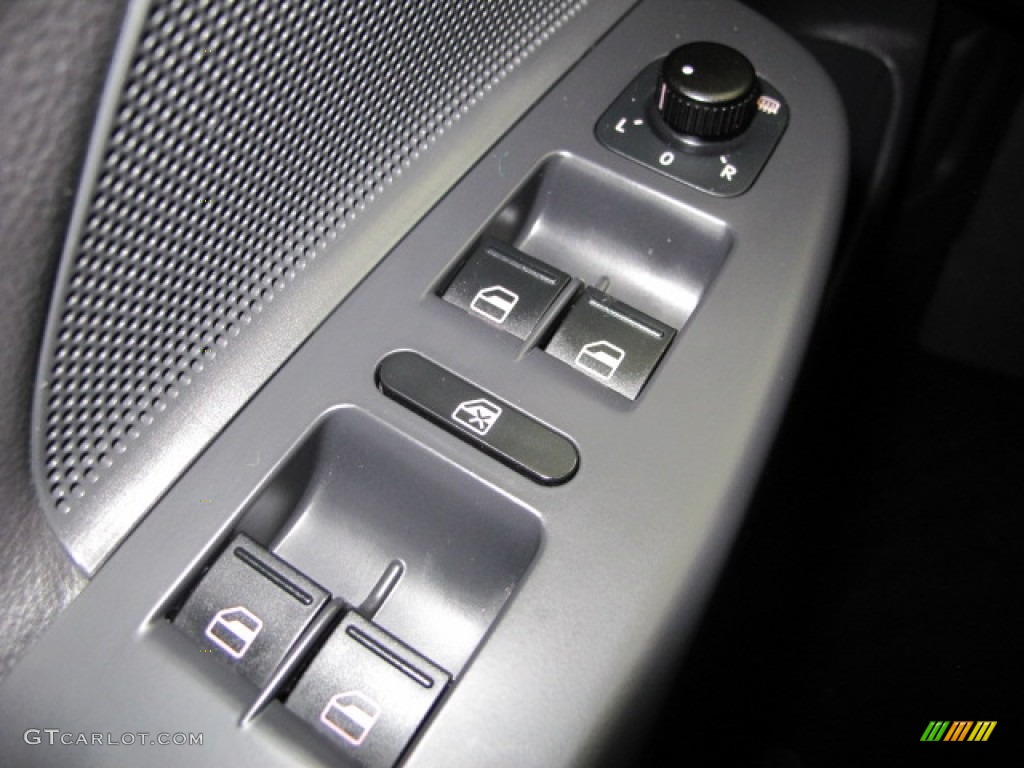 2009 Volkswagen Jetta SE SportWagen Controls Photo #75552153