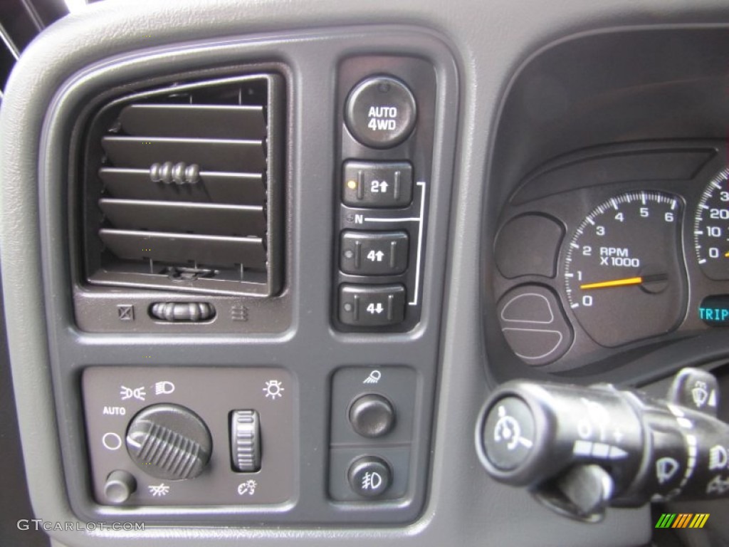 2005 Chevrolet Silverado 1500 Z71 Crew Cab 4x4 Controls Photo #75552273