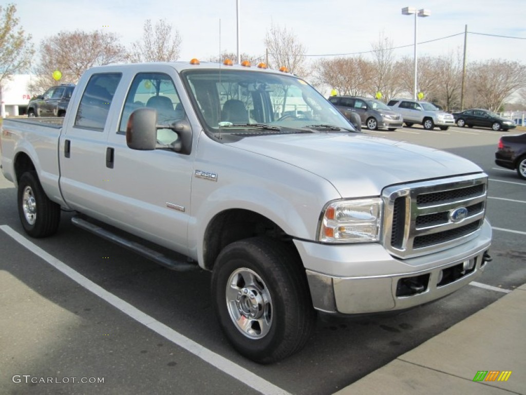 2006 F250 Super Duty FX4 Crew Cab 4x4 - Dark Shadow Gray Metallic / Medium Flint photo #3