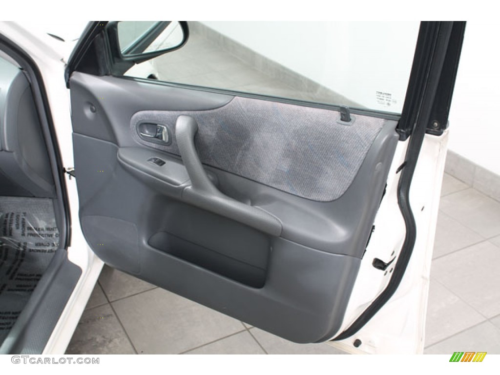 2000 Mazda Protege ES Gray Door Panel Photo #75556683
