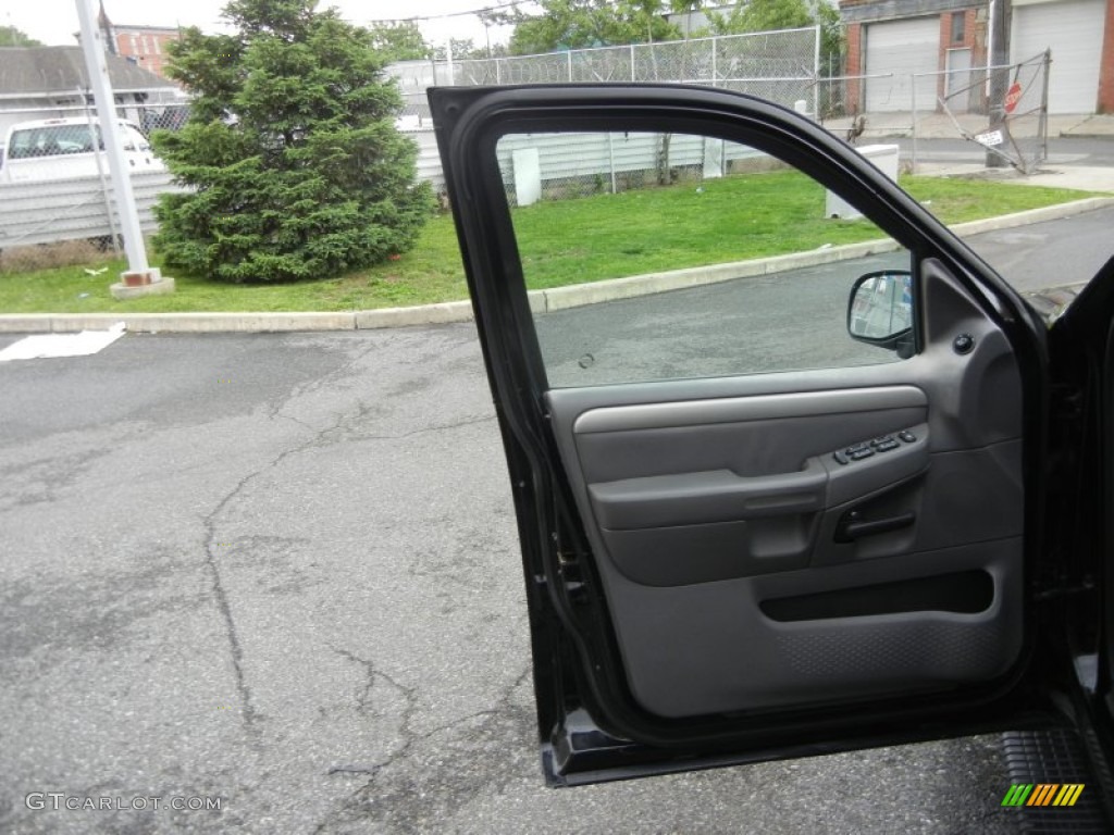 2003 Explorer XLT 4x4 - Black / Graphite Grey photo #20