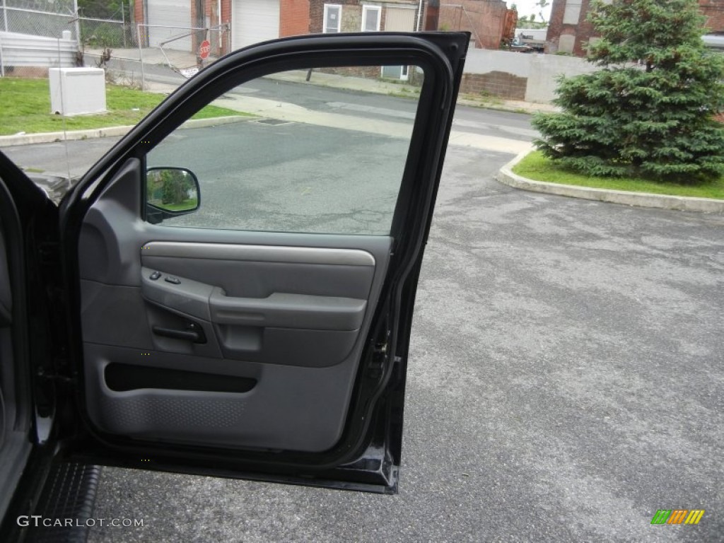 2003 Explorer XLT 4x4 - Black / Graphite Grey photo #23