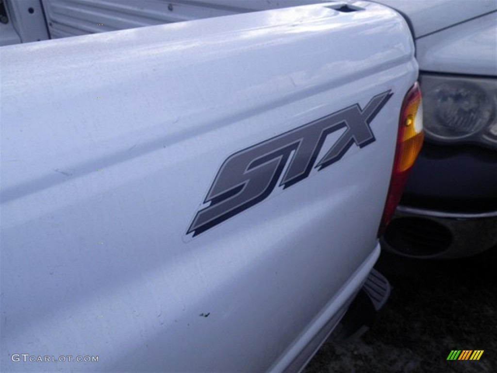 2006 Ranger STX SuperCab - Oxford White / Ebony Black/Red photo #6