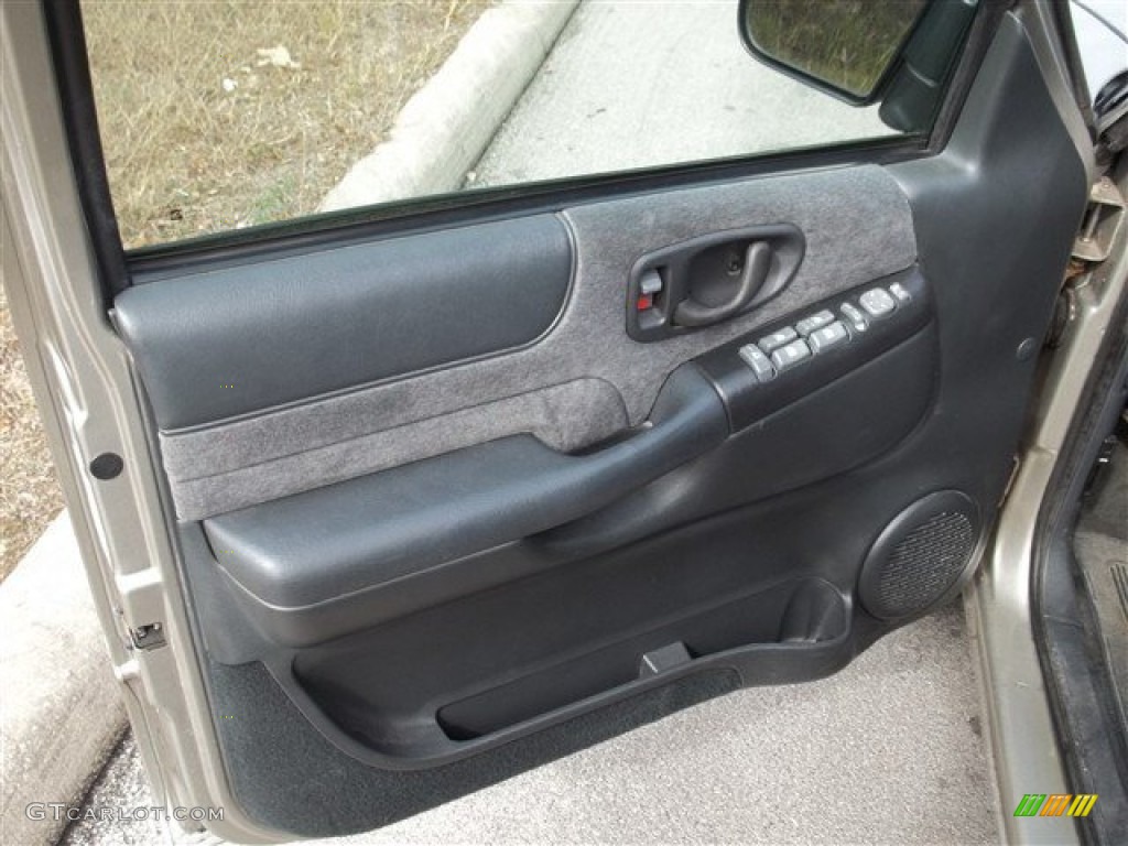 2002 Chevrolet Blazer LS 4x4 Door Panel Photos