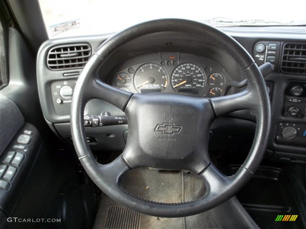 2002 Chevrolet Blazer LS 4x4 Graphite Steering Wheel Photo #75563950