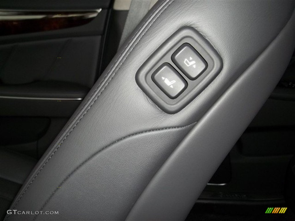 2013 Hyundai Equus Signature Controls Photo #75566005