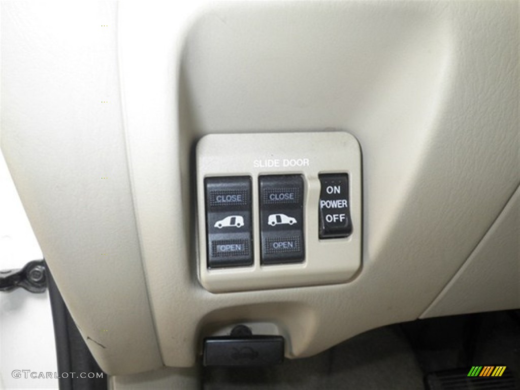 2004 MPV LX - Rally White / Beige photo #6