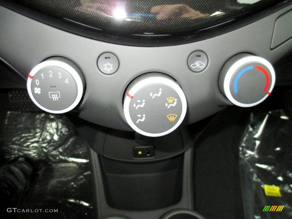 2013 Chevrolet Spark LT Controls Photo #75572537