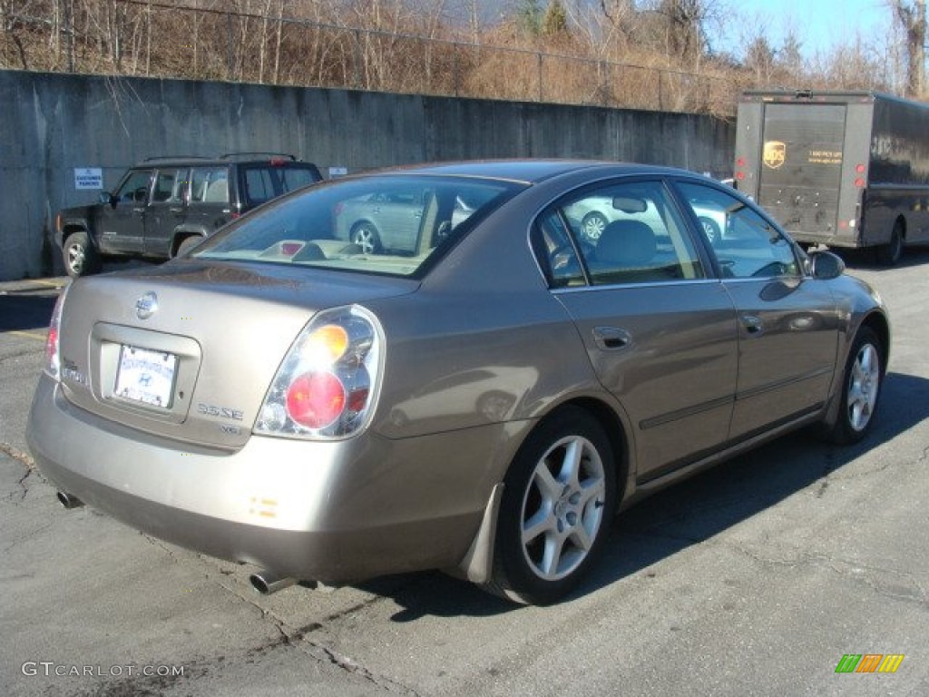 2004 Altima 3.5 SE - Polished Pewter / Blond photo #4