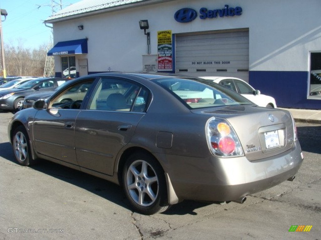 2004 Altima 3.5 SE - Polished Pewter / Blond photo #6