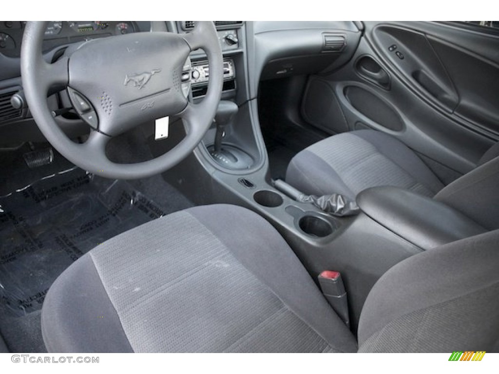 Medium Graphite Interior 2004 Ford Mustang V6 Coupe Photo #75580985