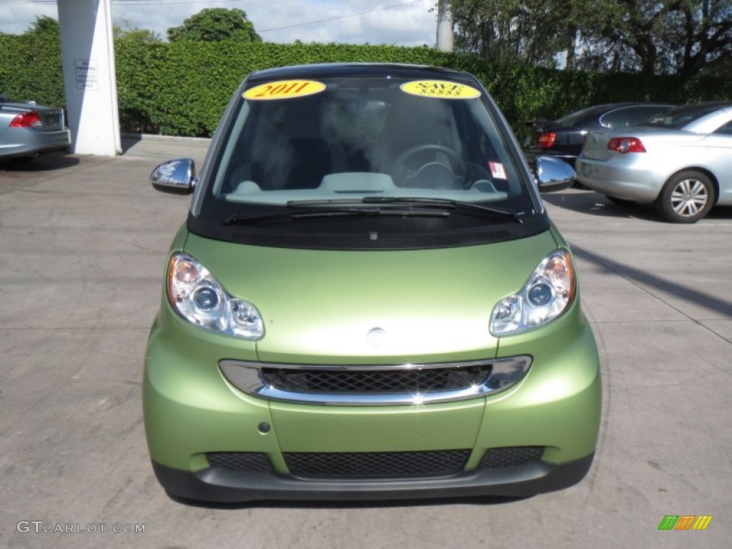 2011 fortwo passion coupe - Green Matte / Design Beige photo #8