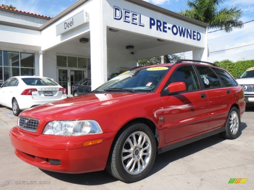 Red Volvo V40