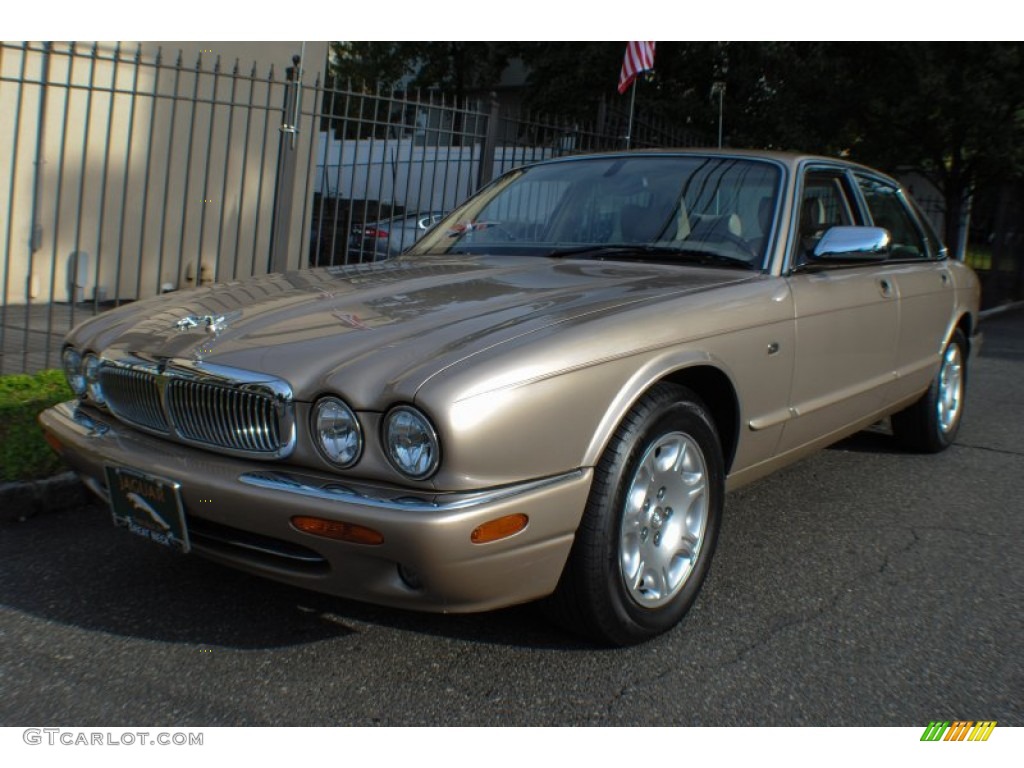 2003 XJ XJ8 - Topaz / Oatmeal photo #1