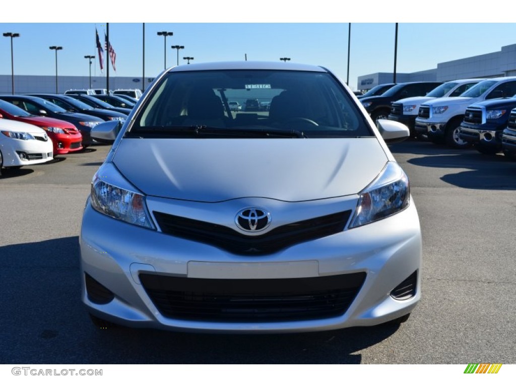 2013 Yaris L 3 Door - Classic Silver Metallic / Ash photo #25