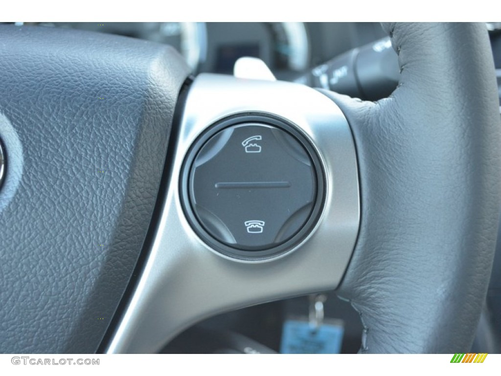 2013 Toyota Camry SE Controls Photo #75599153