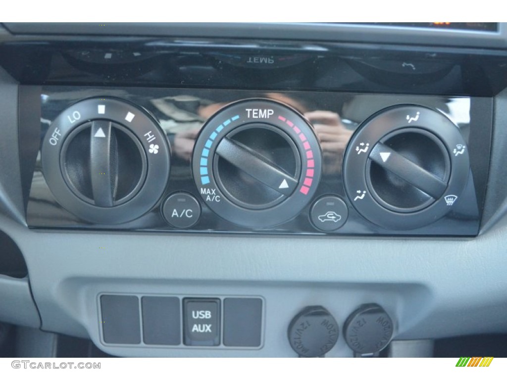 2013 Toyota Tacoma V6 TRD Sport Prerunner Double Cab Controls Photo #75599870