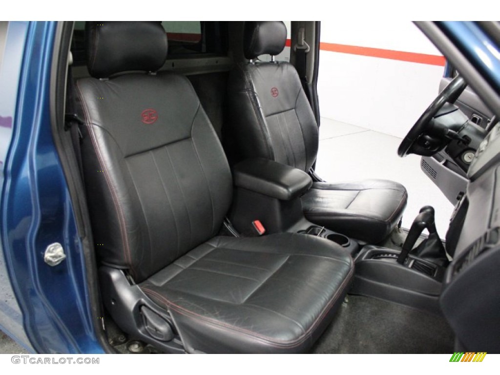 Black Interior 2001 Nissan Frontier SC V6 King Cab 4x4 Photo #75604112
