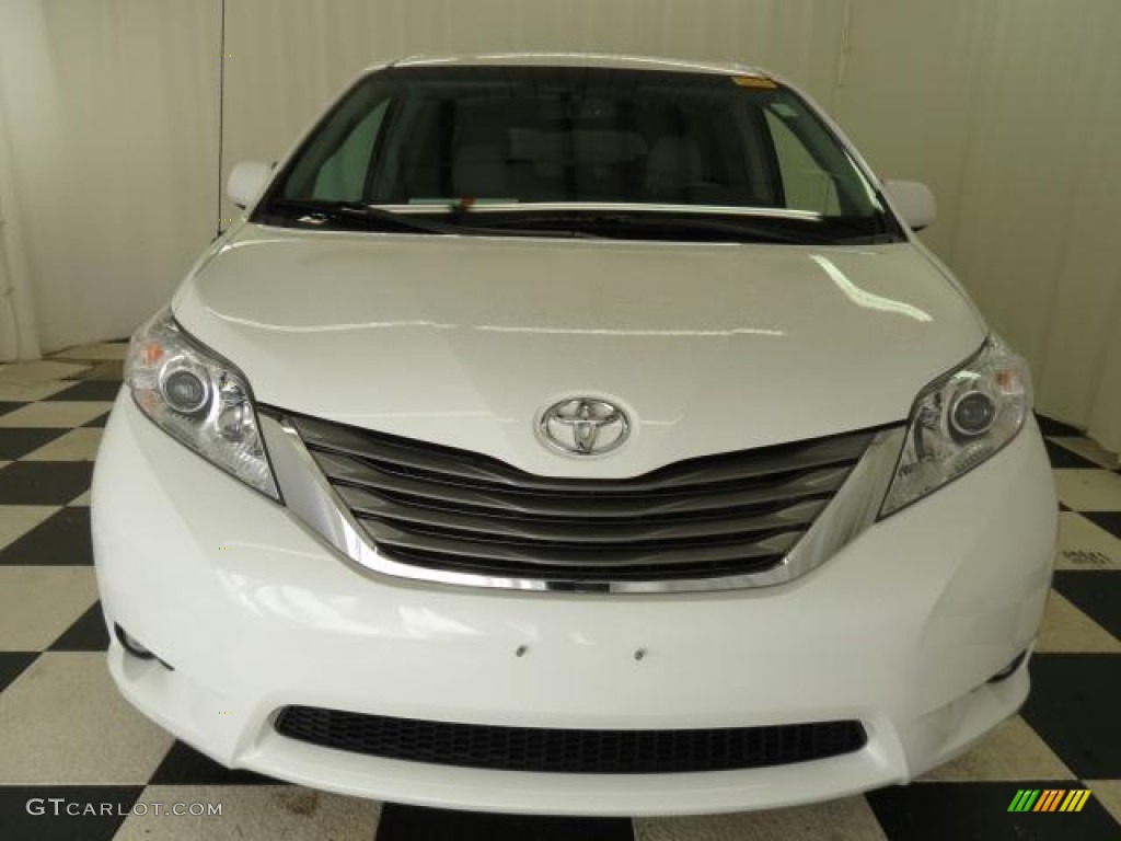 2011 Sienna XLE - Silver Sky Metallic / Light Gray photo #2