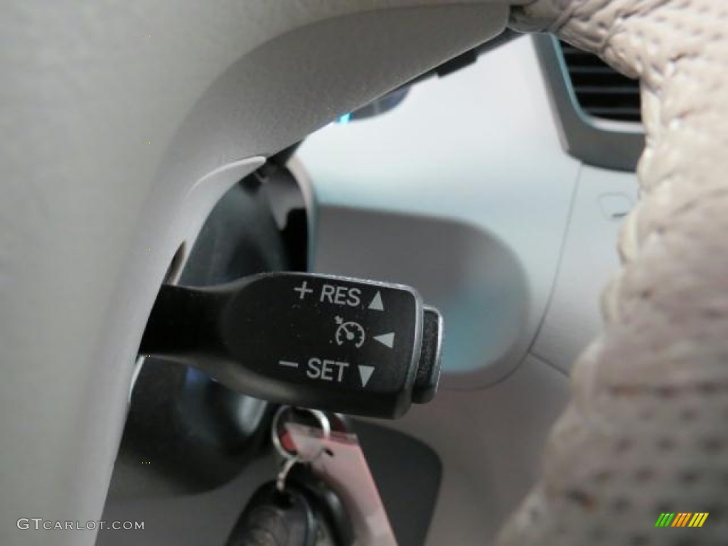 2011 Sienna XLE - Silver Sky Metallic / Light Gray photo #20