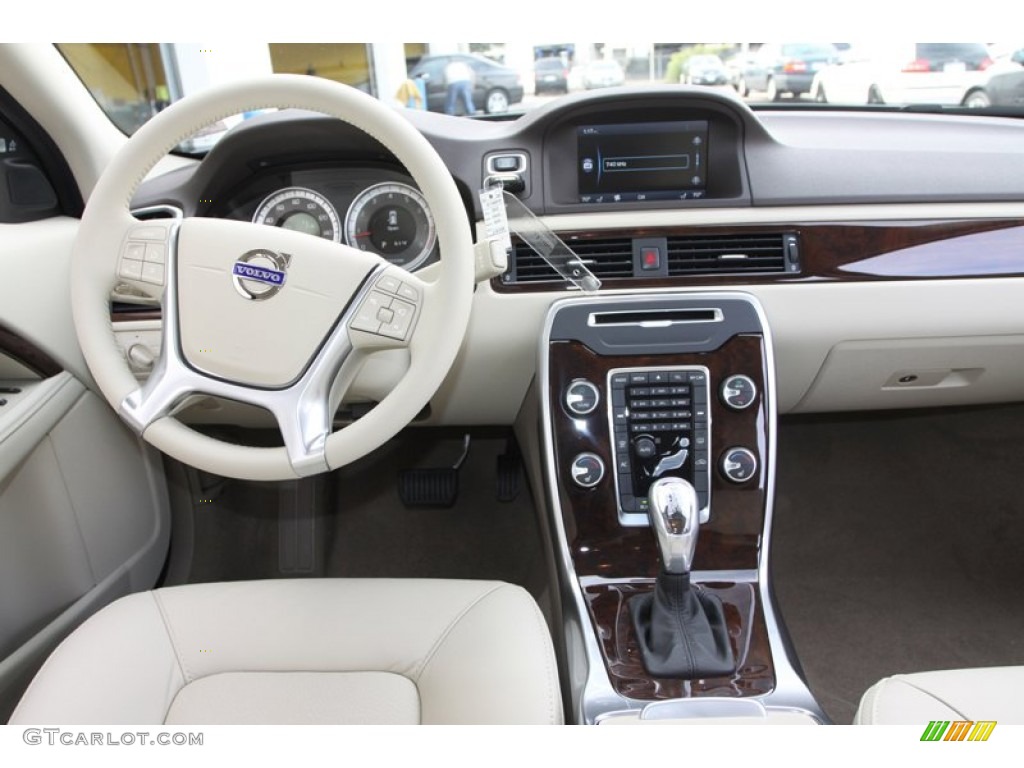 2013 Volvo XC70 3.2 Sandstone Dashboard Photo #75605363