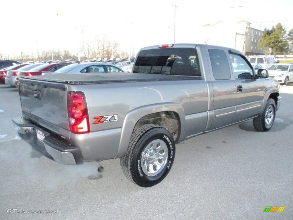 2006 Silverado 1500 LT Extended Cab 4x4 - Graystone Metallic / Dark Charcoal photo #11