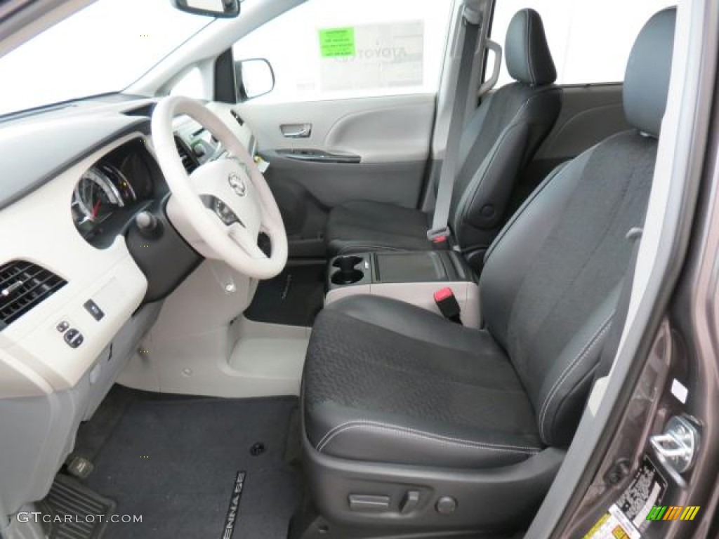 2013 Toyota Sienna SE Front Seat Photos