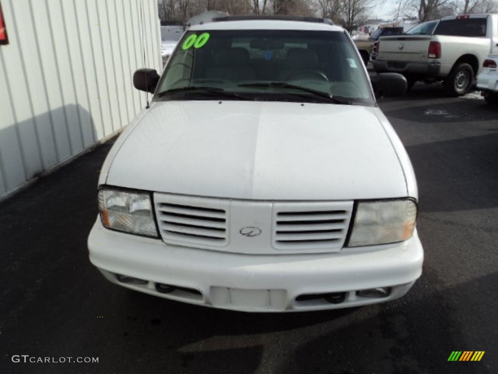 2000 Bravada AWD - Arctic White / Pewter photo #2