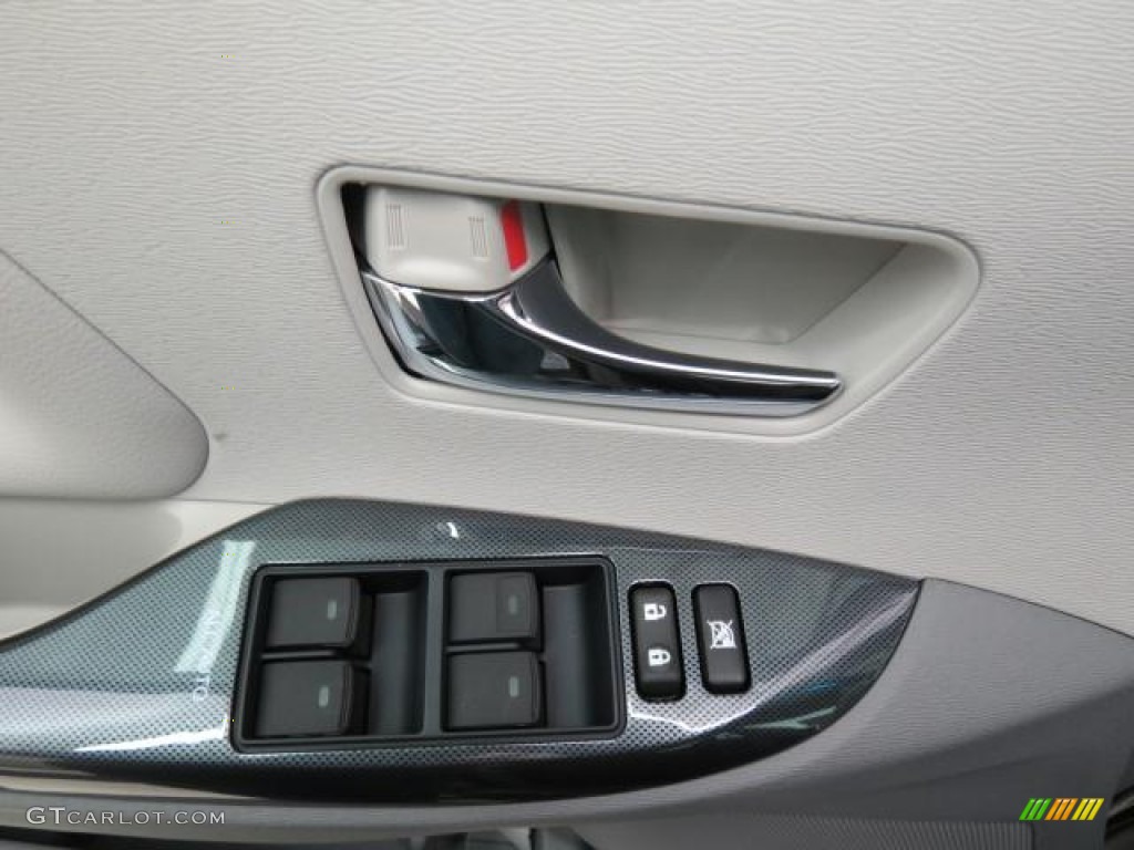 2013 Toyota Sienna SE Controls Photo #75614761