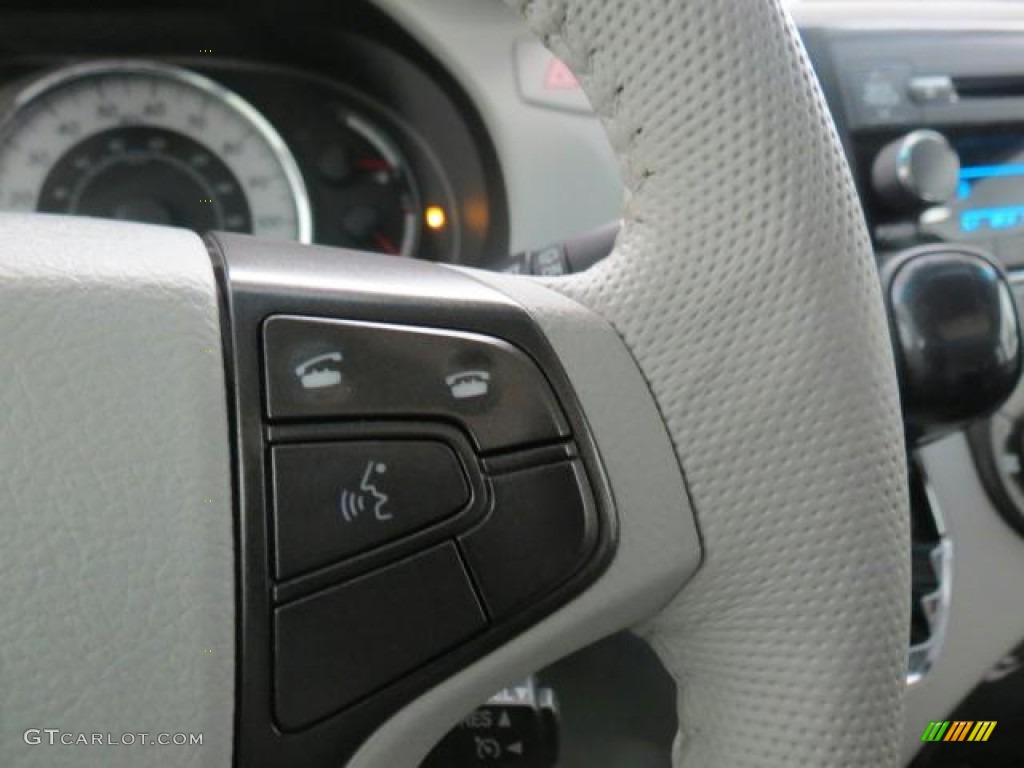 2013 Toyota Sienna SE Controls Photo #75614841