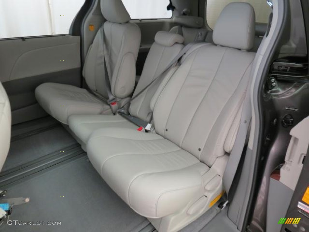 Light Gray Interior 2013 Toyota Sienna XLE Photo #75615043