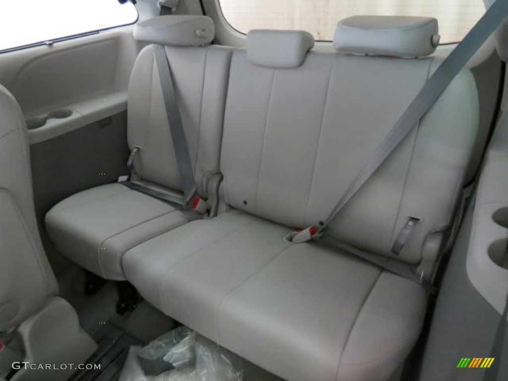 Light Gray Interior 2013 Toyota Sienna XLE Photo #75615056