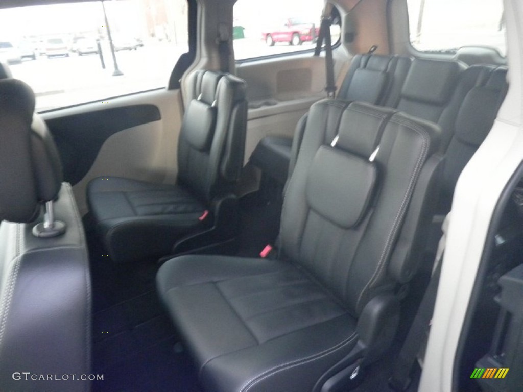 2013 Town & Country Touring - Brilliant Black Crystal Pearl / Black/Light Graystone photo #6
